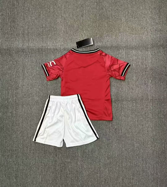 Kit niños Manchester United 25/26
