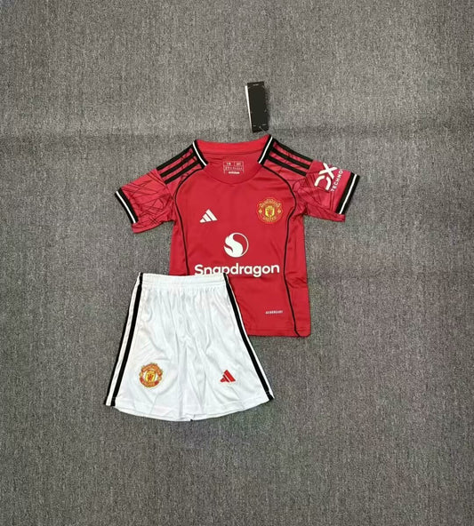 Kit niños Manchester United 25/26