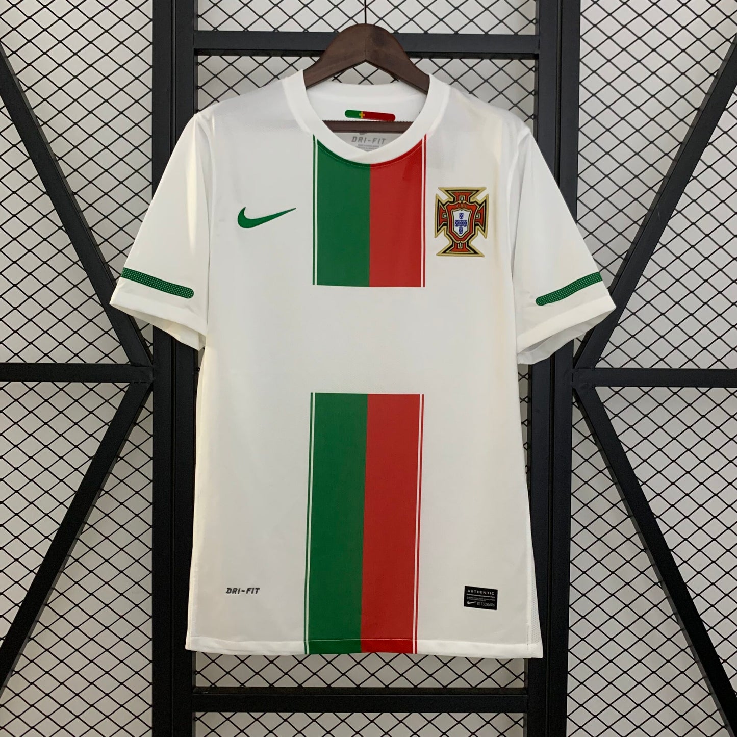 Camiseta visitante Portugal 2010 retro